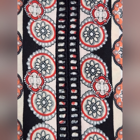 Geometric Patterned Blouse - Picture 3 of 11